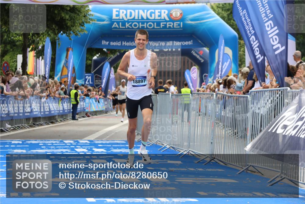 29.06.2025 - hella hamburg halbmarathon Strokosch-Dieckow http://msf.ph/oto/8280650 29.06.2025 10:22:40 Ziel 2618, 3720, 18897 meine-sportfotos.de
