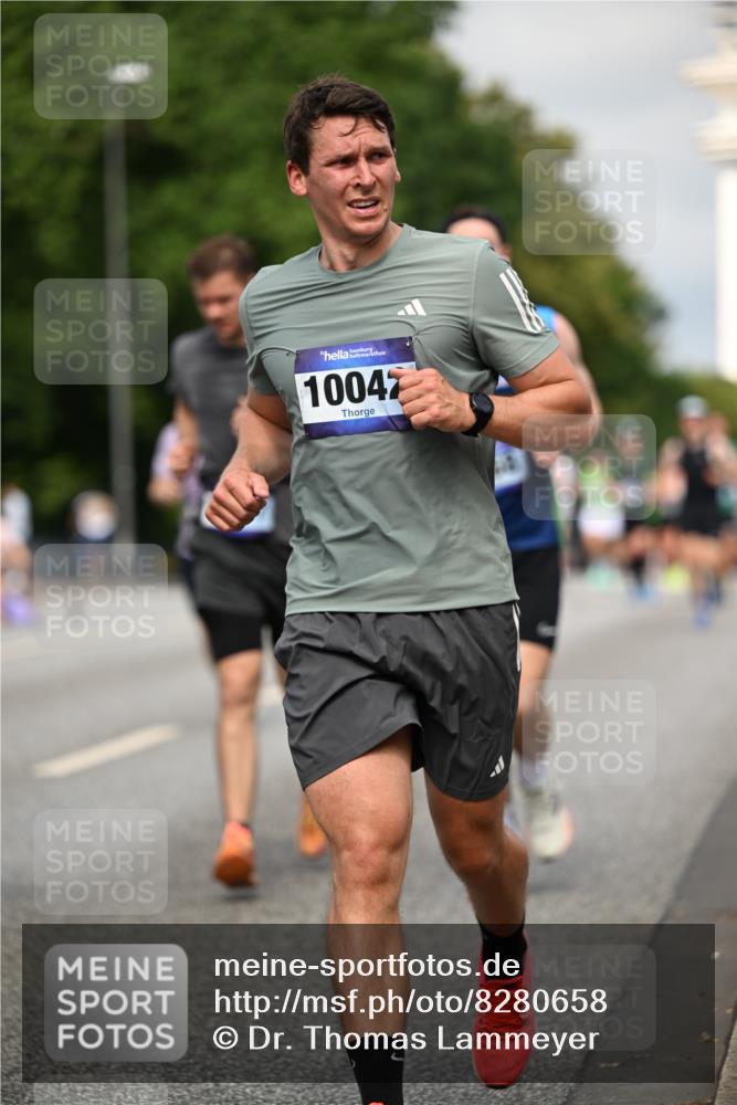 29.06.2025 - hella hamburg halbmarathon Dr. Thomas Lammeyer http://msf.ph/oto/8280658 29.06.2025 10:15:45 Kennedybrücke 1062, 1790, 2661, 3837, 5254, 7370, 7474, 7571, 8368, 9254, 10042, 10428 meine-sportfotos.de