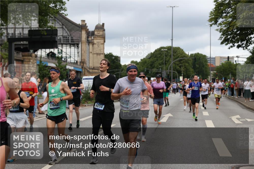 29.06.2025 - hella hamburg halbmarathon Yannick Fuchs http://msf.ph/oto/8280666 29.06.2025 10:49:43 20KM 1179, 1180, 1193, 1834, 2612, 2982, 3058, 3668, 4951, 5643, 5672, 6569, 6591, 6924, 7147, 7594, 7742, 7976, 8255, 8573, 8639, 9361, 9562, 11039, 11309, 12196, 12545, 13474, 14365, 15184, 15484, 15584, 15818, 15884, 16176, 16375, 16401, 16521, 16786, 17133, 17259, 17615, 17640, 17642, 17734, 18064, 18125, 18212, 18325, 18340, 18495, 18741, 18746, 18835, 19120, 19152 meine-sportfotos.de