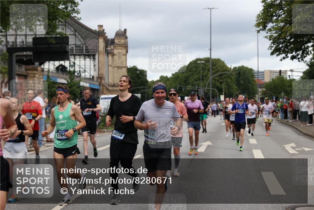 29.06.2025 - hella hamburg halbmarathon Yannick Fuchs http://msf.ph/oto/8280671 29.06.2025 10:49:43 20KM 1179, 1180, 1193, 1834, 2612, 2982, 3058, 3668, 4951, 5643, 5672, 6569, 6591, 6924, 7147, 7594, 7742, 7976, 8255, 8573, 8639, 9361, 9562, 11039, 11309, 12196, 12545, 13474, 14365, 15184, 15484, 15584, 15818, 15884, 16176, 16375, 16401, 16521, 16786, 17133, 17259, 17615, 17640, 17642, 17734, 18064, 18125, 18212, 18325, 18340, 18495, 18741, 18746, 18835, 19120, 19152 meine-sportfotos.de