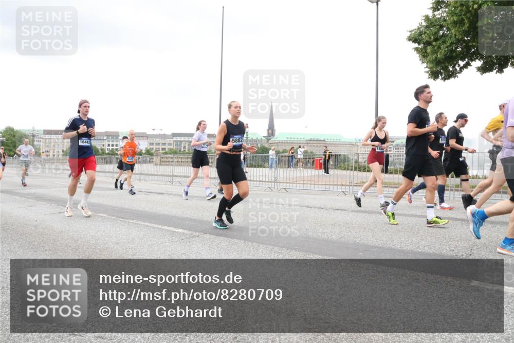 29.06.2025 - hella hamburg halbmarathon Lena Gebhardt http://msf.ph/oto/8280709 29.06.2025 10:54:55 Lombardsbrücke 16443, 58820, 550, 12, 1013, 1198, 2084, 2090, 2244, 2452, 2532, 2566, 2586, 2632, 3002, 3274, 3761, 3795, 4191, 4192, 4971, 5185, 5216, 5392, 5500, 5727, 5882, 5993, 6023, 6279, 6395, 6396, 6839, 6944, 6982, 7238, 7766, 7986, 8012, 8186, 8403, 9521, 9596, 10109, 10331, 10458, 10471, 10686, 11033, 11226, 11287, 11567, 11569, 11737, 11788, 11908, 12147, 12148, 12240, 12268, 12270, 12930, 13272, 13283, 13548, 13944, 13945, 13979, 13980, 14515 meine-sportfotos.de