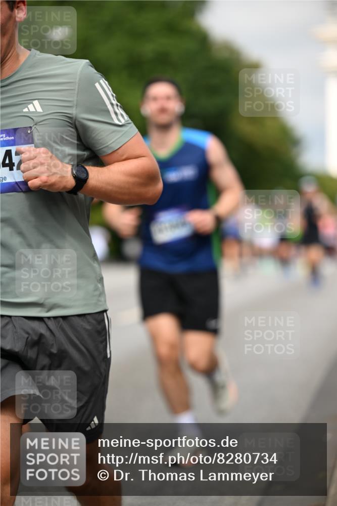 29.06.2025 - hella hamburg halbmarathon Dr. Thomas Lammeyer http://msf.ph/oto/8280734 29.06.2025 10:15:46 Kennedybrücke 1062, 1790, 2661, 3837, 5254, 6966, 7370, 7474, 7571, 8368, 9119, 9254, 10042, 10428 meine-sportfotos.de