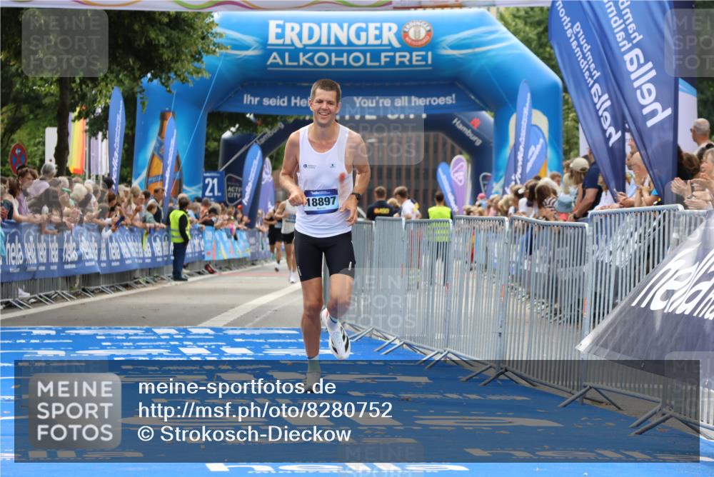 29.06.2025 - hella hamburg halbmarathon Strokosch-Dieckow http://msf.ph/oto/8280752 29.06.2025 10:22:40 Ziel 2618, 3720, 18897 meine-sportfotos.de