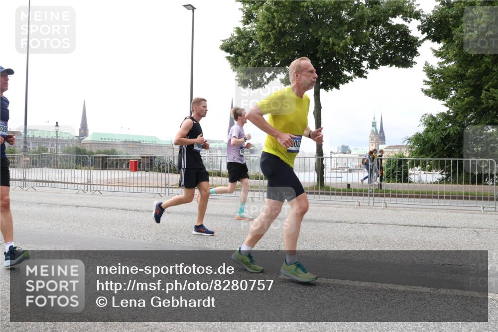 29.06.2025 - hella hamburg halbmarathon Lena Gebhardt http://msf.ph/oto/8280757 29.06.2025 10:35:18 Lombardsbrücke 539, 18, 021, 1284, 1497, 1717, 1786, 1821, 1849, 2001, 2198, 2376, 2751, 2787, 3409, 3828, 3958, 4333, 4564, 4703, 4704, 4884, 4965, 5027, 5240, 5531, 5793, 6029, 6189, 6310, 6335, 6365, 6379, 6381, 6397, 6471, 6746, 6803, 6859, 7267, 7299, 7927, 8249, 8296, 8567, 9248, 9342, 9470, 10358, 10393, 10464, 10531, 10565, 10606, 11233, 11320, 11359, 11565, 11838, 11839, 11886, 12019, 12062, 12326, 12764 meine-sportfotos.de