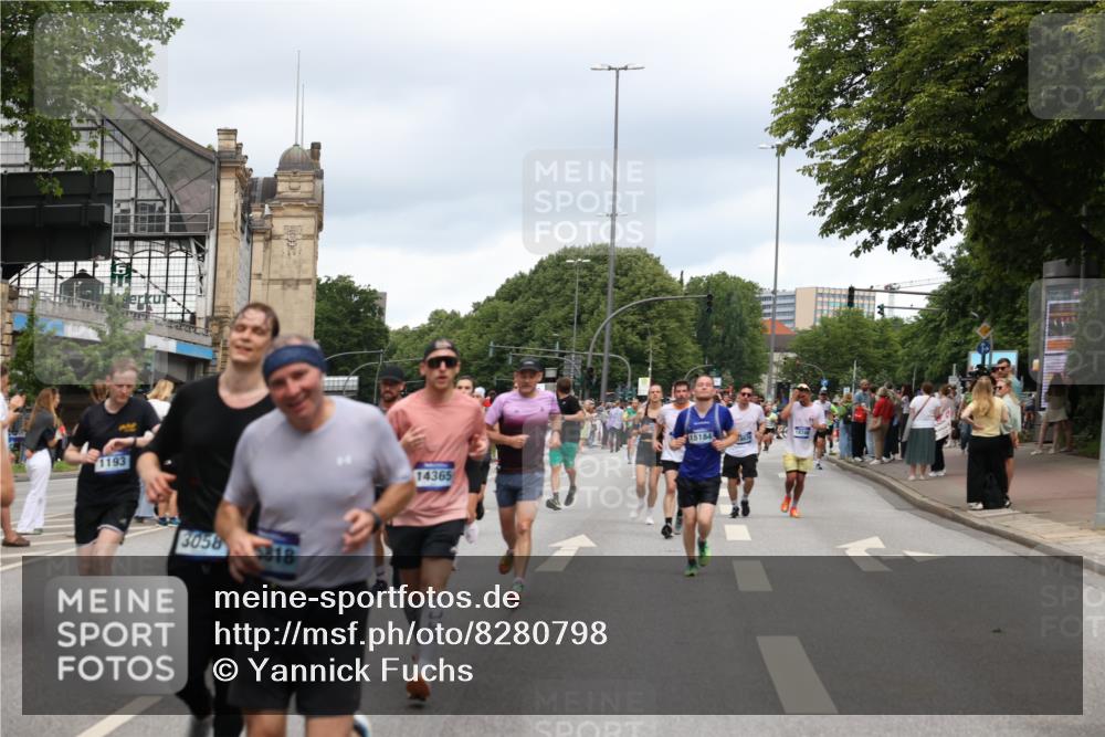 29.06.2025 - hella hamburg halbmarathon Yannick Fuchs http://msf.ph/oto/8280798 29.06.2025 10:49:43 20KM 1179, 1180, 1193, 1834, 2612, 2982, 3058, 3668, 4951, 5643, 5672, 6569, 6591, 6924, 7147, 7594, 7742, 7976, 8255, 8573, 8639, 9361, 9562, 11039, 11309, 12196, 12545, 13474, 14365, 15184, 15484, 15584, 15818, 15884, 16176, 16375, 16401, 16521, 16786, 17133, 17259, 17615, 17640, 17642, 17734, 18064, 18125, 18212, 18325, 18340, 18495, 18741, 18746, 18835, 19120, 19152 meine-sportfotos.de
