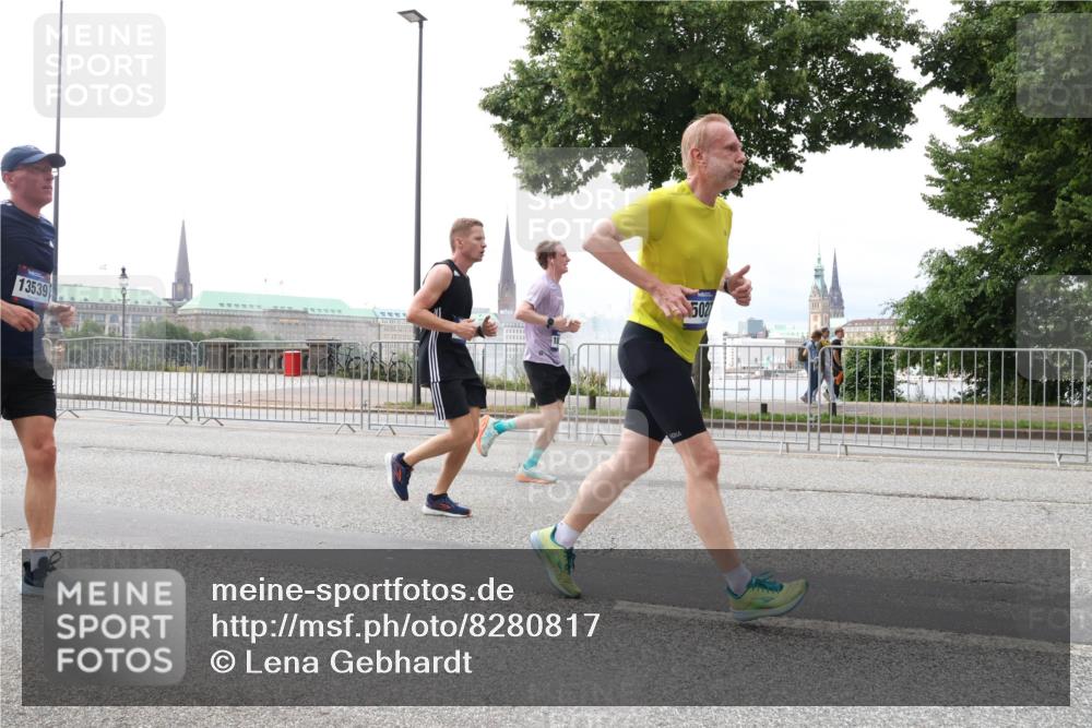 29.06.2025 - hella hamburg halbmarathon Lena Gebhardt http://msf.ph/oto/8280817 29.06.2025 10:35:18 Lombardsbrücke 13539, 5027, 1284, 1497, 1717, 1786, 1821, 1849, 2001, 2198, 2376, 2751, 2787, 3409, 3828, 3958, 4333, 4564, 4703, 4704, 4884, 4965, 5027, 5240, 5531, 5793, 6029, 6189, 6310, 6335, 6365, 6379, 6381, 6397, 6471, 6746, 6803, 6859, 7267, 7299, 7927, 8249, 8296, 8567, 9248, 9342, 9470, 10358, 10393, 10464, 10531, 10565, 10606, 11233, 11320, 11359, 11565, 11838, 11839, 11886, 12019, 12062, 12326, 12764 meine-sportfotos.de
