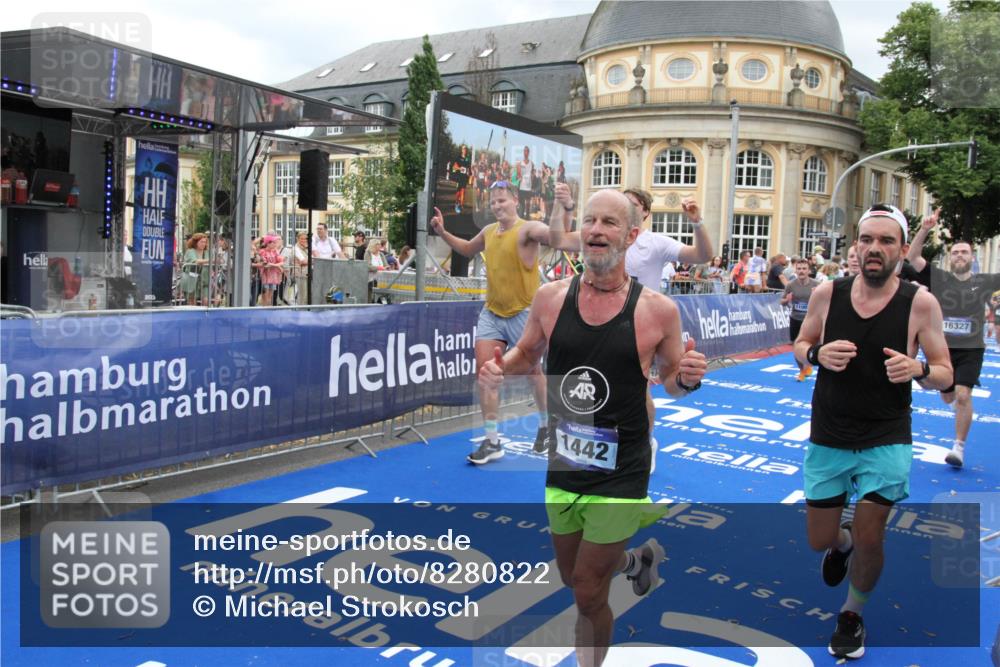 29.06.2025 - hella hamburg halbmarathon Michael Strokosch http://msf.ph/oto/8280822 29.06.2025 10:54:30 Ziel 1442, 3426, 3794, 4635, 4868, 6511, 6512, 7129, 8772, 11009, 11797, 11799, 12321, 12362, 15146, 16327, 19067 meine-sportfotos.de