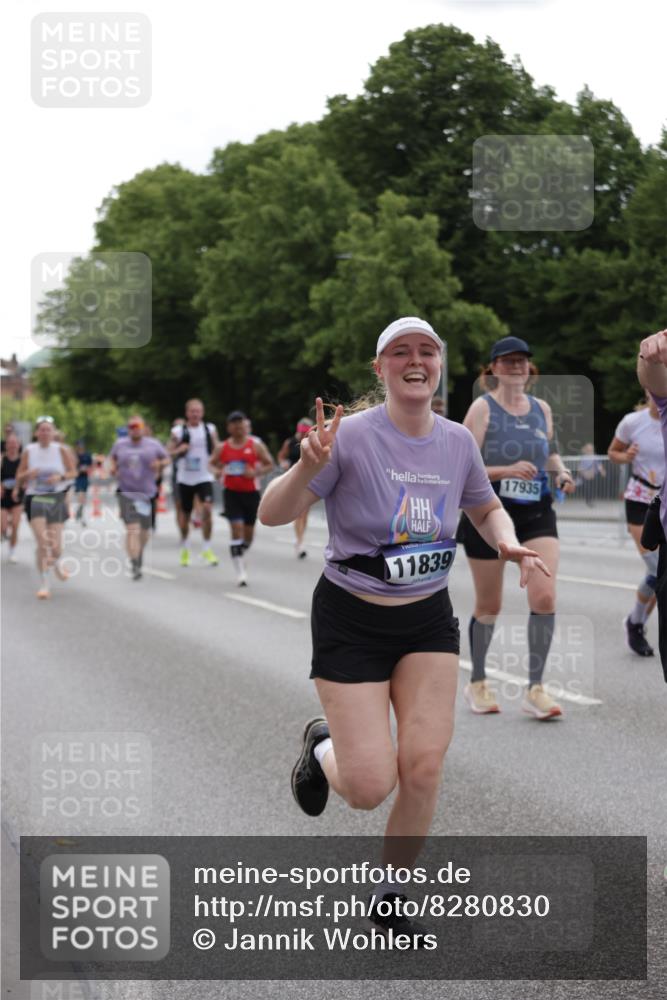 29.06.2025 - hella hamburg halbmarathon Jannik Wohlers http://msf.ph/oto/8280830 29.06.2025 10:35:01 Lombardsbrücke 1717, 1786, 1821, 2001, 2198, 3828, 3958, 4333, 4703, 4704, 4965, 5240, 5531, 5793, 6029, 6365, 6381, 6471, 6746, 6859, 8249, 8296, 8567, 9470, 10393, 10531, 10565, 11320, 11359, 11565, 11838, 11839, 11886, 12062, 12326, 12338, 12625, 12851, 13414, 13539, 13805, 14392, 14735, 15211, 15601, 15704, 16002, 16431, 16690, 16710, 17331, 17526, 17689, 17690, 17749, 17883, 17935, 17974, 17998, 18036, 18054, 18269, 18292, 18361, 18375, 18823, 18912, 19061 meine-sportfotos.de