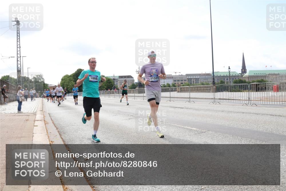 29.06.2025 - hella hamburg halbmarathon Lena Gebhardt http://msf.ph/oto/8280846 29.06.2025 10:11:35 Lombardsbrücke 1328, 1531, 1723, 1866, 1992, 3363, 3837, 4227, 5254, 5379, 5605, 7271, 7571, 8115, 8171, 8206, 8207, 8368, 8561, 8807, 8810, 9119, 9191, 9428, 10042, 10196, 10372, 10428, 11149, 11321, 11507, 11755, 12286, 12473, 13177, 13203, 13603, 13939, 14008, 14149, 14384, 15009, 15252, 15797, 15908, 15945, 16383, 17080, 17142, 17638, 17774, 17787, 17866, 18278, 18382, 19172, 19241 meine-sportfotos.de