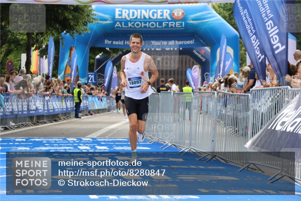 29.06.2025 - hella hamburg halbmarathon Strokosch-Dieckow http://msf.ph/oto/8280847 29.06.2025 10:22:40 Ziel 2618, 3720, 18897 meine-sportfotos.de