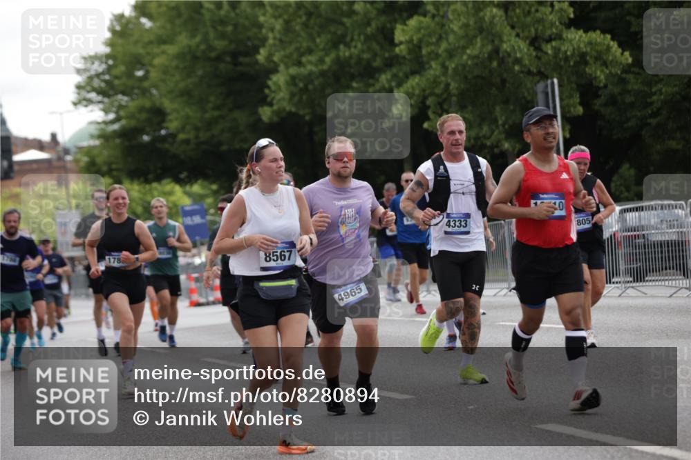 29.06.2025 - hella hamburg halbmarathon Jannik Wohlers http://msf.ph/oto/8280894 29.06.2025 10:35:03 Lombardsbrücke 1717, 1786, 1821, 2001, 2198, 2787, 3828, 3958, 4333, 4703, 4704, 4965, 5240, 5531, 5793, 6029, 6365, 6381, 6471, 6746, 6859, 6867, 8249, 8296, 8567, 9342, 9470, 10393, 10531, 10565, 11320, 11565, 11838, 11839, 12062, 12326, 12338, 12625, 12851, 13240, 13805, 14392, 14735, 15032, 15211, 15601, 15704, 16690, 16710, 17331, 17689, 17868, 17883, 17935, 17974, 17998, 18036, 18054, 18269, 18292, 18361, 18375, 18823, 18912, 19061 meine-sportfotos.de