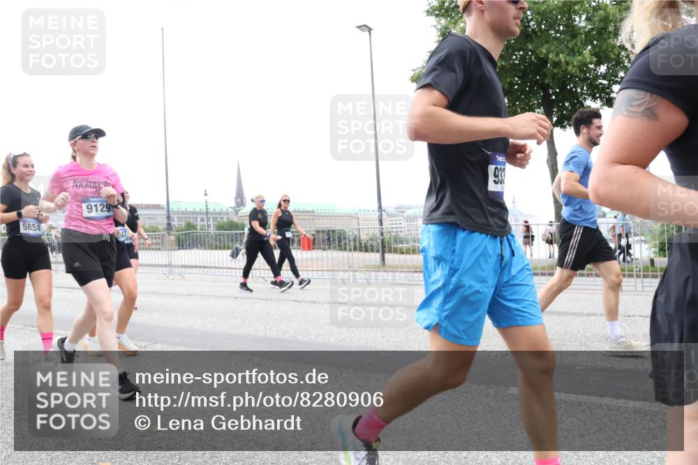 29.06.2025 - hella hamburg halbmarathon Lena Gebhardt http://msf.ph/oto/8280906 29.06.2025 10:46:30 Lombardsbrücke 1371, 1375, 1429, 1465, 1532, 1608, 1837, 1999, 2162, 2423, 2500, 2697, 2773, 2813, 2951, 3277, 3406, 3407, 3410, 3469, 3734, 4119, 4202, 4223, 4296, 4342, 4355, 4448, 4604, 5697, 5700, 5703, 5769, 5770, 5854, 5892, 6068, 6124, 6161, 6392, 7303, 7364, 7368, 7374, 7767, 7827, 7894, 7960, 7983, 8047, 8477, 8551, 8700, 9129, 9337, 9445, 9691, 10153, 10230, 11358, 11361, 11876, 11910, 12298, 12333, 12507, 12522, 13969, 14261, 15852, 16882, 16987 meine-sportfotos.de