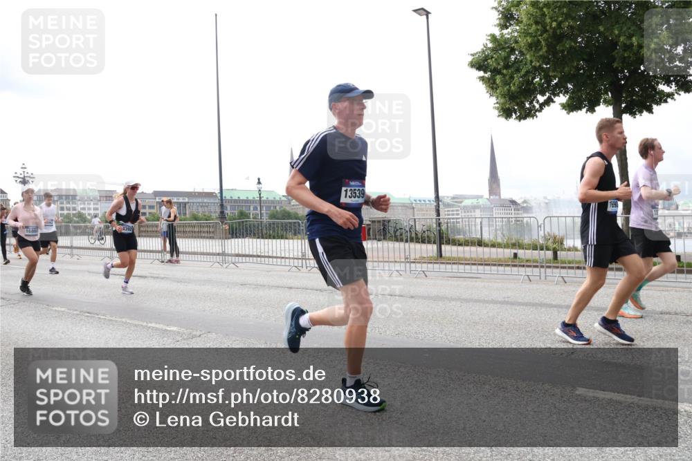 29.06.2025 - hella hamburg halbmarathon Lena Gebhardt http://msf.ph/oto/8280938 29.06.2025 10:35:18 Lombardsbrücke 16860, 13539, 7690, 1284, 1497, 1717, 1786, 1821, 1849, 2001, 2198, 2376, 2751, 2787, 3409, 3828, 3958, 4333, 4564, 4703, 4704, 4884, 4965, 5027, 5240, 5531, 5793, 6029, 6189, 6310, 6335, 6365, 6379, 6381, 6397, 6471, 6746, 6803, 6859, 7267, 7299, 7927, 8249, 8296, 8567, 9248, 9342, 9470, 10358, 10393, 10464, 10531, 10565, 10606, 11233, 11320, 11359, 11565, 11838, 11839, 11886, 12019, 12062, 12326, 12764 meine-sportfotos.de