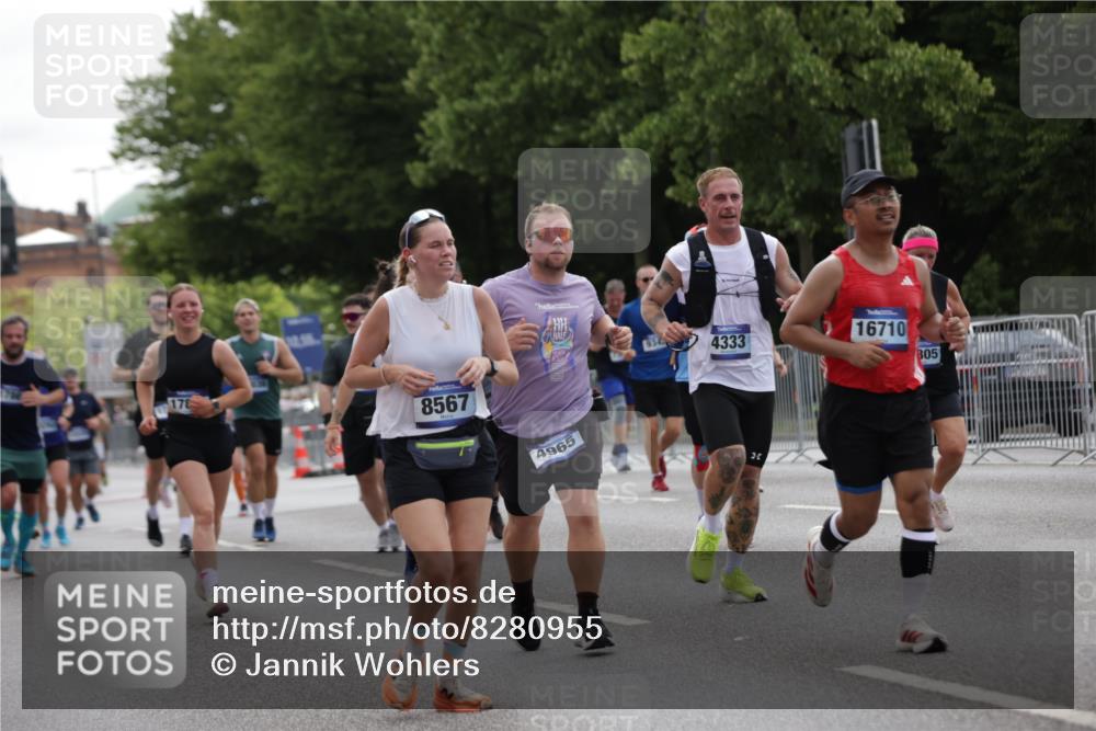 29.06.2025 - hella hamburg halbmarathon Jannik Wohlers http://msf.ph/oto/8280955 29.06.2025 10:35:03 Lombardsbrücke 1717, 1786, 1821, 2001, 2198, 2787, 3828, 3958, 4333, 4703, 4704, 4965, 5240, 5531, 5793, 6029, 6365, 6381, 6471, 6746, 6859, 6867, 8249, 8296, 8567, 9342, 9470, 10393, 10531, 10565, 11320, 11565, 11838, 11839, 12062, 12326, 12338, 12625, 12851, 13240, 13805, 14392, 14735, 15032, 15211, 15601, 15704, 16690, 16710, 17331, 17689, 17868, 17883, 17935, 17974, 17998, 18036, 18054, 18269, 18292, 18361, 18375, 18823, 18912, 19061 meine-sportfotos.de