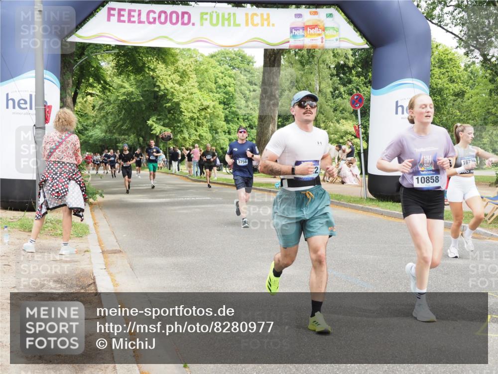 29.06.2025 - hella hamburg halbmarathon MichiJ http://msf.ph/oto/8280977 29.06.2025 10:57:46 Zwischen KM18-KM19 7346, 7881, 8001, 10858, 12928, 12929, 15214, 16776, 16938, 18222 meine-sportfotos.de
