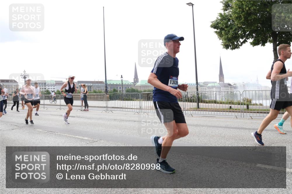 29.06.2025 - hella hamburg halbmarathon Lena Gebhardt http://msf.ph/oto/8280998 29.06.2025 10:35:18 Lombardsbrücke 16860, 14392, 13539, 1284, 1497, 1717, 1786, 1821, 1849, 2001, 2198, 2376, 2751, 2787, 3409, 3828, 3958, 4333, 4564, 4703, 4704, 4884, 4965, 5027, 5240, 5531, 5793, 6029, 6189, 6310, 6335, 6365, 6379, 6381, 6397, 6471, 6746, 6803, 6859, 7267, 7299, 7927, 8249, 8296, 8567, 9248, 9342, 9470, 10358, 10393, 10464, 10531, 10565, 10606, 11233, 11320, 11359, 11565, 11838, 11839, 11886, 12019, 12062, 12326, 12764 meine-sportfotos.de