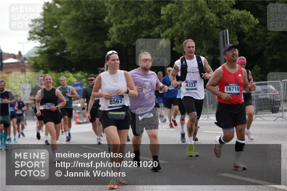 29.06.2025 - hella hamburg halbmarathon Jannik Wohlers http://msf.ph/oto/8281020 29.06.2025 10:35:03 Lombardsbrücke 1717, 1786, 1821, 2001, 2198, 2787, 3828, 3958, 4333, 4703, 4704, 4965, 5240, 5531, 5793, 6029, 6365, 6381, 6471, 6746, 6859, 6867, 8249, 8296, 8567, 9342, 9470, 10393, 10531, 10565, 11320, 11565, 11838, 11839, 12062, 12326, 12338, 12625, 12851, 13240, 13805, 14392, 14735, 15032, 15211, 15601, 15704, 16690, 16710, 17331, 17689, 17868, 17883, 17935, 17974, 17998, 18036, 18054, 18269, 18292, 18361, 18375, 18823, 18912, 19061 meine-sportfotos.de