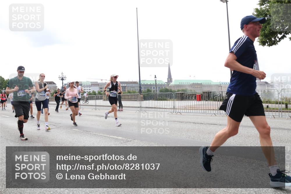 29.06.2025 - hella hamburg halbmarathon Lena Gebhardt http://msf.ph/oto/8281037 29.06.2025 10:35:18 Lombardsbrücke 6189, 1578, 16860, 14392, 1284, 1497, 1717, 1786, 1821, 1849, 2001, 2198, 2376, 2751, 2787, 3409, 3828, 3958, 4333, 4564, 4703, 4704, 4884, 4965, 5027, 5240, 5531, 5793, 6029, 6189, 6310, 6335, 6365, 6379, 6381, 6397, 6471, 6746, 6803, 6859, 7267, 7299, 7927, 8249, 8296, 8567, 9248, 9342, 9470, 10358, 10393, 10464, 10531, 10565, 10606, 11233, 11320, 11359, 11565, 11838, 11839, 11886, 12019, 12062, 12326, 12764 meine-sportfotos.de