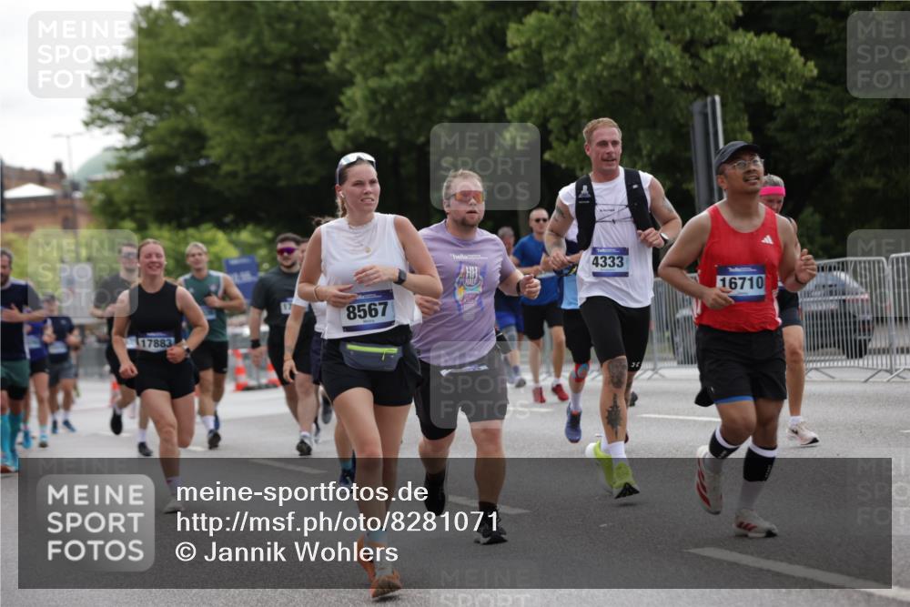 29.06.2025 - hella hamburg halbmarathon Jannik Wohlers http://msf.ph/oto/8281071 29.06.2025 10:35:03 Lombardsbrücke 1717, 1786, 1821, 2001, 2198, 2787, 3828, 3958, 4333, 4703, 4704, 4965, 5240, 5531, 5793, 6029, 6365, 6381, 6471, 6746, 6859, 6867, 8249, 8296, 8567, 9342, 9470, 10393, 10531, 10565, 11320, 11565, 11838, 11839, 12062, 12326, 12338, 12625, 12851, 13240, 13805, 14392, 14735, 15032, 15211, 15601, 15704, 16690, 16710, 17331, 17689, 17868, 17883, 17935, 17974, 17998, 18036, 18054, 18269, 18292, 18361, 18375, 18823, 18912, 19061 meine-sportfotos.de
