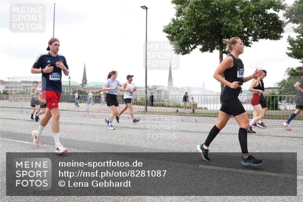 29.06.2025 - hella hamburg halbmarathon Lena Gebhardt http://msf.ph/oto/8281087 29.06.2025 10:54:56 Lombardsbrücke 1328, 16443, 8012, 588, 1013, 1198, 2084, 2090, 2244, 2452, 2532, 2566, 2586, 2632, 3002, 3274, 3761, 3795, 4039, 4191, 4192, 4971, 5185, 5216, 5392, 5500, 5727, 5882, 5993, 6023, 6279, 6395, 6396, 6839, 6944, 6982, 7219, 7238, 7766, 7986, 8012, 8186, 8403, 8519, 9521, 9596, 10109, 10331, 10458, 10471, 10686, 11033, 11226, 11287, 11567, 11569, 11737, 11788, 11908, 12147, 12148, 12240, 12268, 12270, 12930, 13272, 13283, 13548, 13944, 13945, 13979, 13980, 14515 meine-sportfotos.de