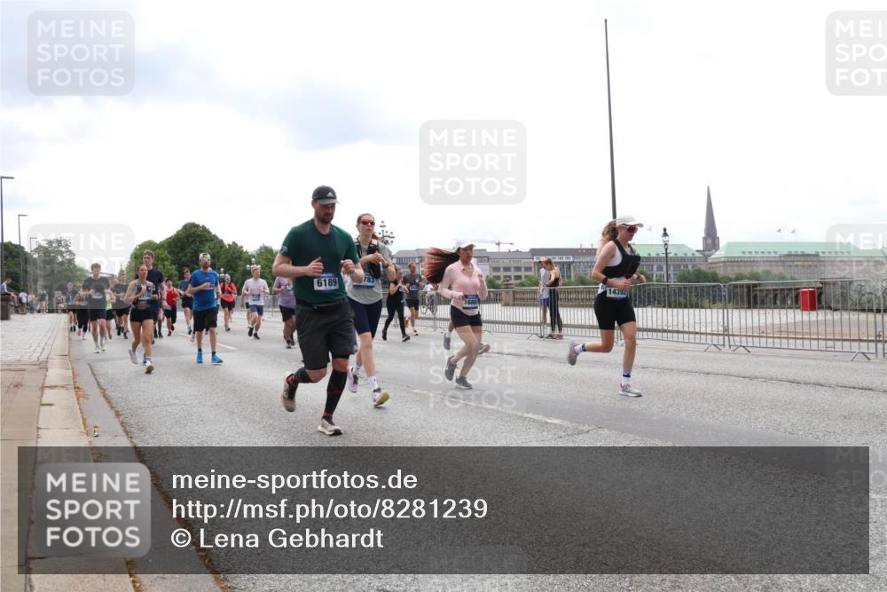 29.06.2025 - hella hamburg halbmarathon Lena Gebhardt http://msf.ph/oto/8281239 29.06.2025 10:35:19 Lombardsbrücke 6189, 1686, 14392, 1284, 1497, 1717, 1786, 1821, 1849, 2001, 2198, 2376, 2751, 2787, 3409, 3828, 3958, 4333, 4564, 4703, 4704, 4884, 4965, 5027, 5240, 5531, 5793, 6029, 6189, 6365, 6379, 6381, 6397, 6471, 6746, 6803, 6859, 6867, 7267, 7299, 7927, 8249, 8296, 8567, 9248, 9342, 9470, 10358, 10393, 10464, 10531, 10565, 10606, 11233, 11320, 11359, 11565, 11838, 11839, 11886, 12019, 12062, 12326, 12764 meine-sportfotos.de