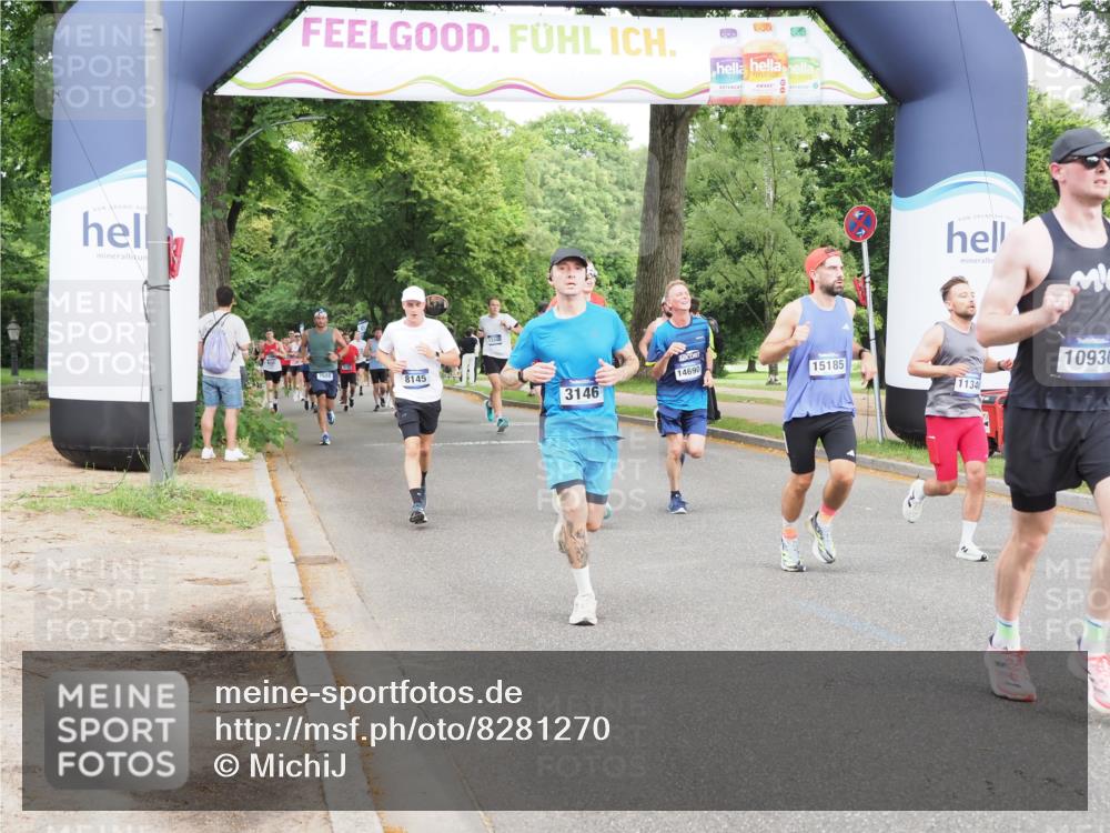 29.06.2025 - hella hamburg halbmarathon MichiJ http://msf.ph/oto/8281270 29.06.2025 10:32:10 Zwischen KM18-KM19 3146, 5275, 6490, 7451, 9081, 10930, 11153, 11346, 12438, 13398, 13746, 14690, 15185, 18868 meine-sportfotos.de