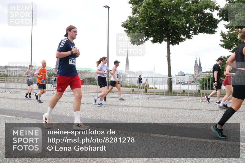 29.06.2025 - hella hamburg halbmarathon Lena Gebhardt http://msf.ph/oto/8281278 29.06.2025 10:54:56 Lombardsbrücke 1328, 2632, 1644, 1013, 1198, 2084, 2090, 2244, 2452, 2532, 2566, 2586, 2632, 3002, 3274, 3761, 3795, 4039, 4191, 4192, 4971, 5185, 5216, 5392, 5500, 5727, 5882, 5993, 6023, 6279, 6395, 6396, 6839, 6944, 6982, 7219, 7238, 7766, 7986, 8012, 8186, 8403, 8519, 9521, 9596, 10109, 10331, 10458, 10471, 10686, 11033, 11226, 11287, 11567, 11569, 11737, 11788, 11908, 12147, 12148, 12240, 12268, 12270, 12930, 13272, 13283, 13548, 13944, 13945, 13979, 13980, 14515 meine-sportfotos.de