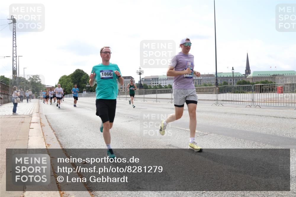 29.06.2025 - hella hamburg halbmarathon Lena Gebhardt http://msf.ph/oto/8281279 29.06.2025 10:11:35 Lombardsbrücke 1328, 1531, 1723, 1866, 1992, 3363, 3837, 4227, 5254, 5379, 5605, 7271, 7571, 8115, 8171, 8206, 8207, 8368, 8561, 8807, 8810, 9119, 9191, 9428, 10042, 10196, 10372, 10428, 11149, 11321, 11507, 11755, 12286, 12473, 13177, 13203, 13603, 13939, 14008, 14149, 14384, 15009, 15252, 15797, 15908, 15945, 16383, 17080, 17142, 17638, 17774, 17787, 17866, 18278, 18382, 19172, 19241 meine-sportfotos.de