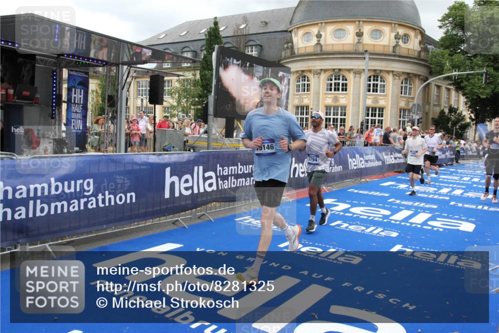 29.06.2025 - hella hamburg halbmarathon Michael Strokosch http://msf.ph/oto/8281325 29.06.2025 10:54:36 Ziel 2474, 3794, 4868, 5259, 8798, 9012, 10040, 10368, 10376, 11797, 11799, 12607, 15146 meine-sportfotos.de