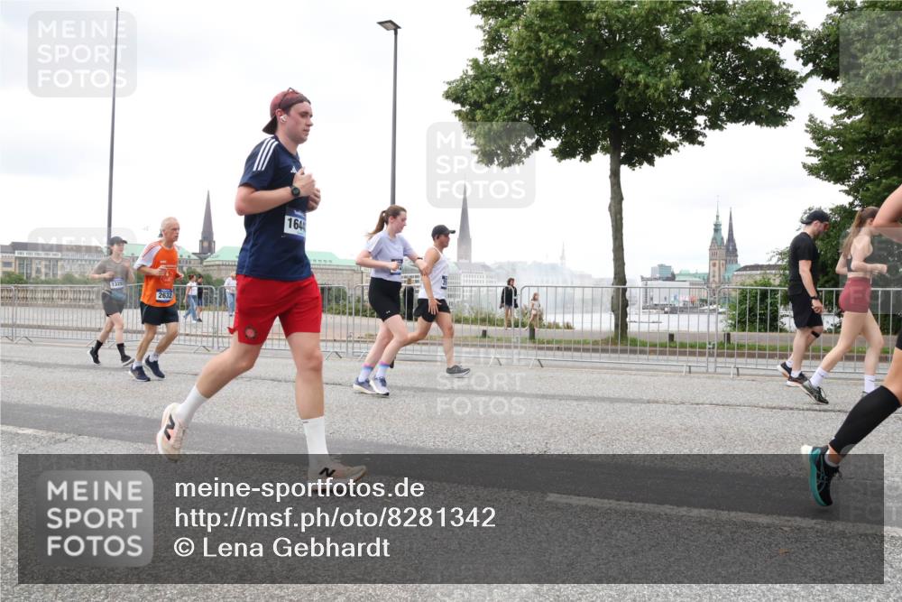 29.06.2025 - hella hamburg halbmarathon Lena Gebhardt http://msf.ph/oto/8281342 29.06.2025 10:54:56 Lombardsbrücke 1328, 2632, 1644, 1013, 1198, 2084, 2090, 2244, 2452, 2532, 2566, 2586, 2632, 3002, 3274, 3761, 3795, 4039, 4191, 4192, 4971, 5185, 5216, 5392, 5500, 5727, 5882, 5993, 6023, 6279, 6395, 6396, 6839, 6944, 6982, 7219, 7238, 7766, 7986, 8012, 8186, 8403, 8519, 9521, 9596, 10109, 10331, 10458, 10471, 10686, 11033, 11226, 11287, 11567, 11569, 11737, 11788, 11908, 12147, 12148, 12240, 12268, 12270, 12930, 13272, 13283, 13548, 13944, 13945, 13979, 13980, 14515 meine-sportfotos.de