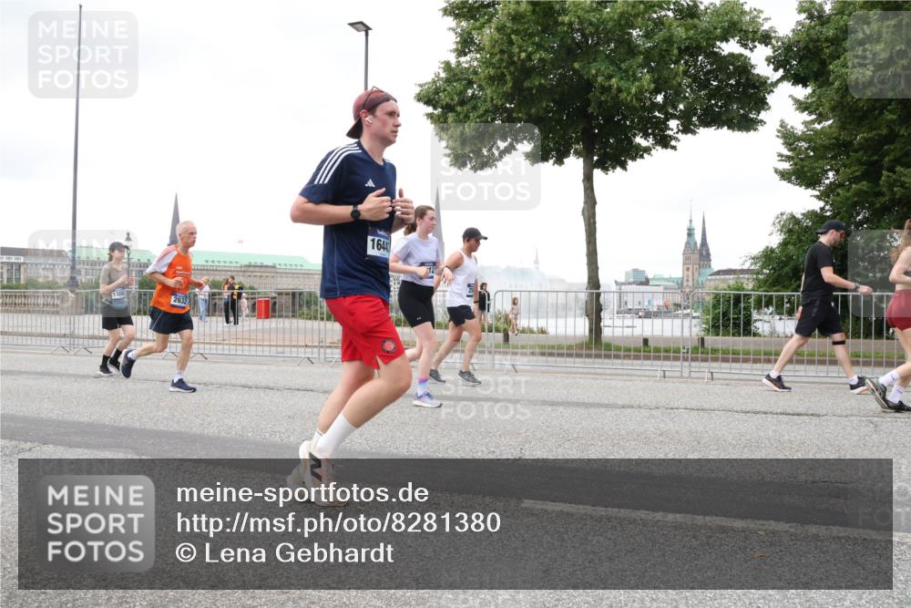 29.06.2025 - hella hamburg halbmarathon Lena Gebhardt http://msf.ph/oto/8281380 29.06.2025 10:54:57 Lombardsbrücke 1328, 2632, 1644, 1013, 1198, 2084, 2090, 2244, 2452, 2532, 2566, 2586, 2632, 3002, 3274, 3761, 4039, 4191, 4192, 5185, 5216, 5392, 5500, 5727, 5882, 5993, 6023, 6279, 6395, 6396, 6839, 6944, 6982, 7219, 7238, 7766, 7986, 8012, 8186, 8403, 8519, 9521, 9596, 10109, 10331, 10458, 10471, 10686, 11033, 11226, 11287, 11567, 11569, 11737, 11788, 11908, 12147, 12148, 12240, 12268, 12270, 12930, 13272, 13283, 13548, 13944, 13945, 13979, 13980, 14515 meine-sportfotos.de