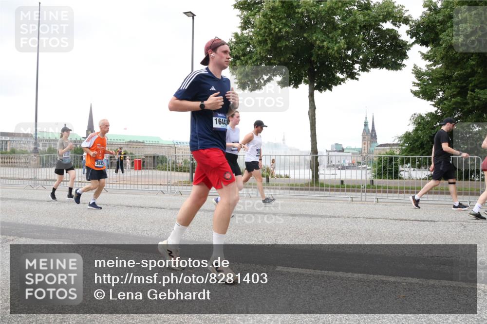 29.06.2025 - hella hamburg halbmarathon Lena Gebhardt http://msf.ph/oto/8281403 29.06.2025 10:54:57 Lombardsbrücke 1328, 2632, 16443, 1013, 1198, 2084, 2090, 2244, 2452, 2532, 2566, 2586, 2632, 3002, 3274, 3761, 4039, 4191, 4192, 5185, 5216, 5392, 5500, 5727, 5882, 5993, 6023, 6279, 6395, 6396, 6839, 6944, 6982, 7219, 7238, 7766, 7986, 8012, 8186, 8403, 8519, 9521, 9596, 10109, 10331, 10458, 10471, 10686, 11033, 11226, 11287, 11567, 11569, 11737, 11788, 11908, 12147, 12148, 12240, 12268, 12270, 12930, 13272, 13283, 13548, 13944, 13945, 13979, 13980, 14515 meine-sportfotos.de