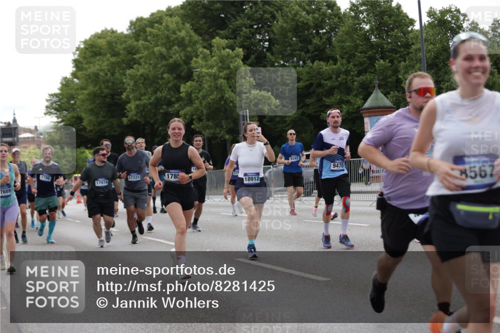 29.06.2025 - hella hamburg halbmarathon Jannik Wohlers http://msf.ph/oto/8281425 29.06.2025 10:35:06 Lombardsbrücke 1786, 1821, 2001, 2198, 2787, 3958, 4333, 4703, 4704, 4965, 5147, 5240, 5793, 6029, 6365, 6381, 6746, 6859, 6867, 7382, 8249, 8296, 8567, 9342, 9470, 9803, 9806, 10393, 10531, 10565, 10652, 11565, 11838, 11839, 12026, 12326, 12338, 12851, 13240, 13505, 13805, 14684, 15032, 15211, 15601, 16690, 16710, 17289, 17331, 17689, 17868, 17883, 17935, 17974, 17998, 18036, 18269, 18292, 18361, 18912, 19061 meine-sportfotos.de