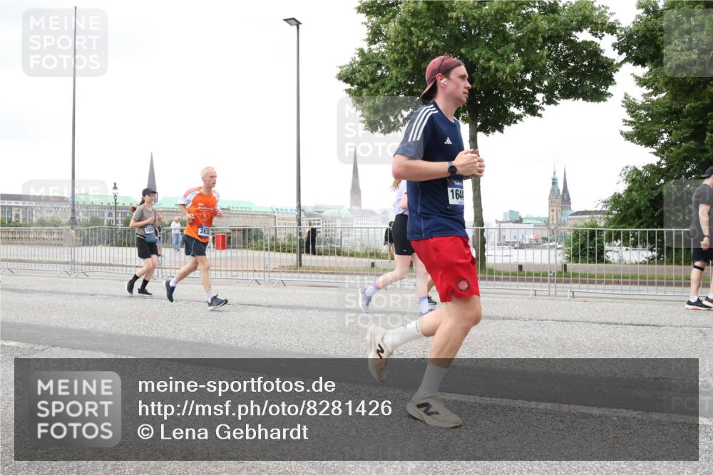 29.06.2025 - hella hamburg halbmarathon Lena Gebhardt http://msf.ph/oto/8281426 29.06.2025 10:54:57 Lombardsbrücke 2632, 1644, 1013, 1198, 2084, 2090, 2244, 2452, 2532, 2566, 2586, 2632, 3002, 3274, 3761, 4039, 4191, 4192, 5185, 5216, 5392, 5500, 5727, 5882, 5993, 6023, 6279, 6395, 6396, 6839, 6944, 6982, 7219, 7238, 7766, 7986, 8012, 8186, 8403, 8519, 9521, 9596, 10109, 10331, 10458, 10471, 10686, 11033, 11226, 11287, 11567, 11569, 11737, 11788, 11908, 12147, 12148, 12240, 12268, 12270, 12930, 13272, 13283, 13548, 13944, 13945, 13979, 13980, 14515 meine-sportfotos.de