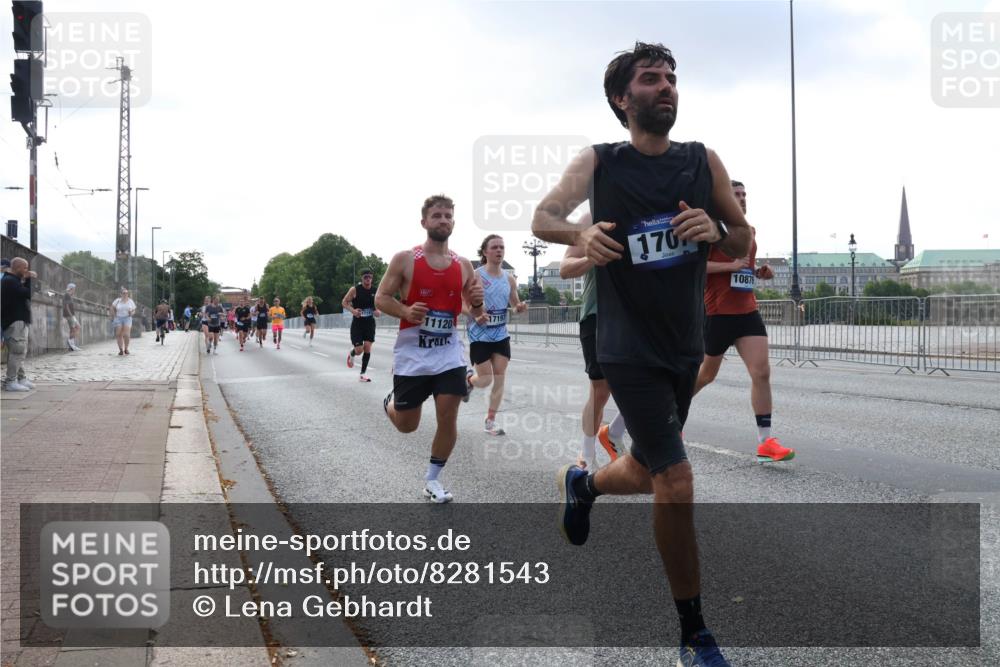 29.06.2025 - hella hamburg halbmarathon Lena Gebhardt http://msf.ph/oto/8281543 29.06.2025 09:45:36 Lombardsbrücke 11120, 17197, 170, 10876, 57, 1686, 1707, 1758, 1990, 2689, 2746, 3043, 4050, 4129, 4679, 4698, 4749, 5070, 5187, 5328, 5550, 5746, 5826, 6358, 6781, 6878, 7272, 7389, 7481, 7651, 7723, 7965, 8190, 8209, 8883, 9137, 9381, 9571, 9634, 10017, 10171, 10270, 10484, 10486, 10876, 11120, 11413, 11857, 12049, 12232, 12234, 12308, 12595, 12691, 12988, 13066, 13343, 13618, 13686, 14028, 14140, 14289, 15672, 15883, 16157, 16713, 16818, 17428 meine-sportfotos.de