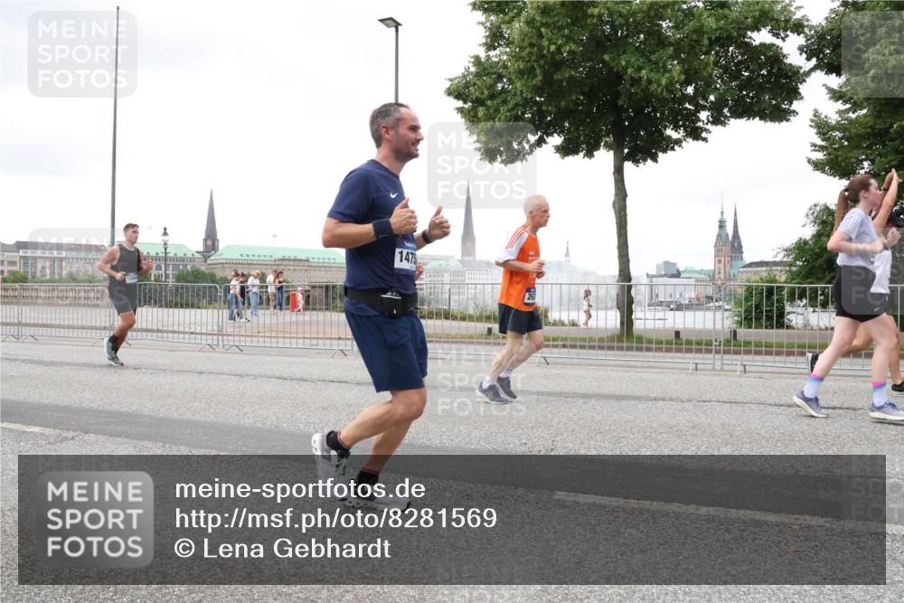 29.06.2025 - hella hamburg halbmarathon Lena Gebhardt http://msf.ph/oto/8281569 29.06.2025 10:54:58 Lombardsbrücke 1475, 26, 1013, 1198, 2084, 2090, 2244, 2452, 2566, 2586, 2632, 3002, 3274, 4039, 4191, 4192, 5185, 5216, 5392, 5500, 5727, 5882, 5993, 6279, 6395, 6396, 6839, 6944, 6982, 7219, 7238, 7766, 7986, 8012, 8186, 8403, 8519, 9521, 9596, 10109, 10331, 10458, 10471, 10686, 11033, 11226, 11287, 11567, 11569, 11737, 11788, 11908, 12147, 12148, 12240, 12268, 12270, 12930, 13098, 13272, 13283, 13548, 13944, 13945, 13979, 13980, 14515, 15160 meine-sportfotos.de