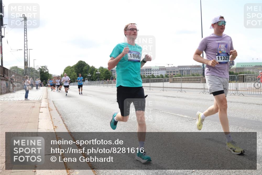 29.06.2025 - hella hamburg halbmarathon Lena Gebhardt http://msf.ph/oto/8281616 29.06.2025 10:11:35 Lombardsbrücke 1328, 1531, 1723, 1866, 1992, 3363, 3837, 4227, 5254, 5379, 5605, 7271, 7571, 8115, 8171, 8206, 8207, 8368, 8561, 8807, 8810, 9119, 9191, 9428, 10042, 10196, 10372, 10428, 11149, 11321, 11507, 11755, 12286, 12473, 13177, 13203, 13603, 13939, 14008, 14149, 14384, 15009, 15252, 15797, 15908, 15945, 16383, 17080, 17142, 17638, 17774, 17787, 17866, 18278, 18382, 19172, 19241 meine-sportfotos.de