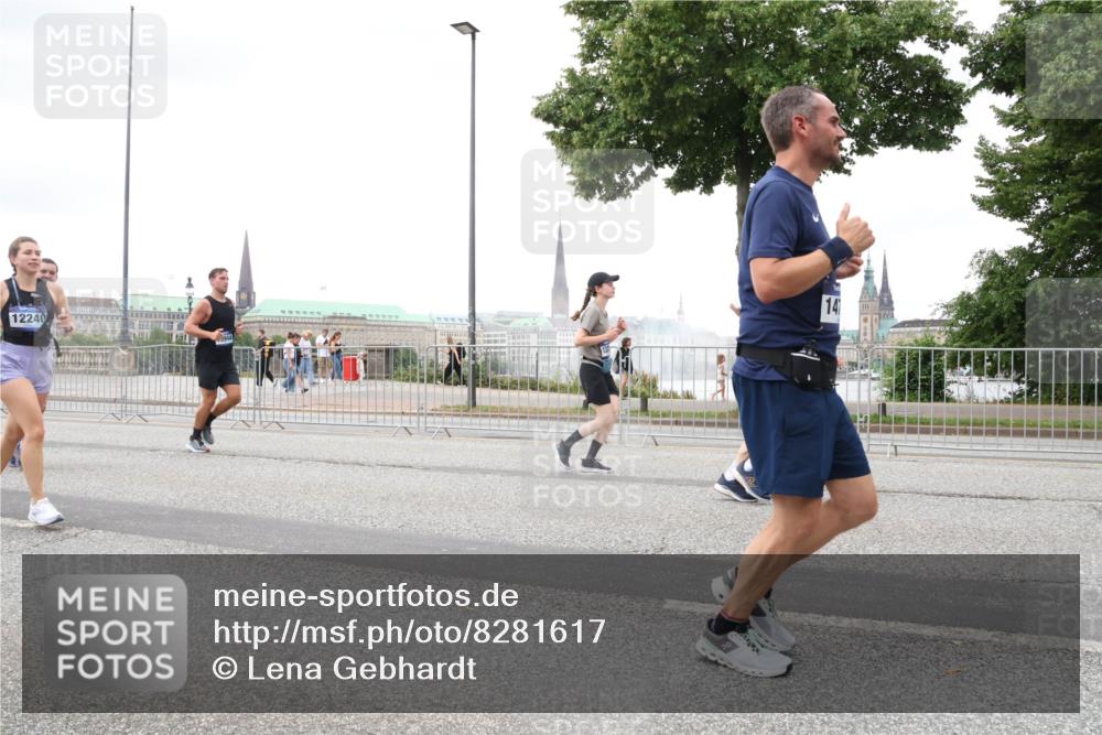 29.06.2025 - hella hamburg halbmarathon Lena Gebhardt http://msf.ph/oto/8281617 29.06.2025 10:54:58 Lombardsbrücke 12240, 14, 1013, 1198, 2084, 2090, 2244, 2452, 2566, 2586, 2632, 3002, 3274, 4039, 4191, 4192, 5185, 5216, 5392, 5500, 5727, 5882, 5993, 6279, 6395, 6396, 6839, 6944, 6982, 7219, 7238, 7766, 7986, 8012, 8186, 8403, 8519, 9521, 9596, 10109, 10331, 10458, 10471, 10686, 11033, 11226, 11287, 11567, 11569, 11737, 11788, 11908, 12147, 12148, 12240, 12268, 12270, 12930, 13098, 13272, 13283, 13548, 13944, 13945, 13979, 13980, 14515, 15160 meine-sportfotos.de