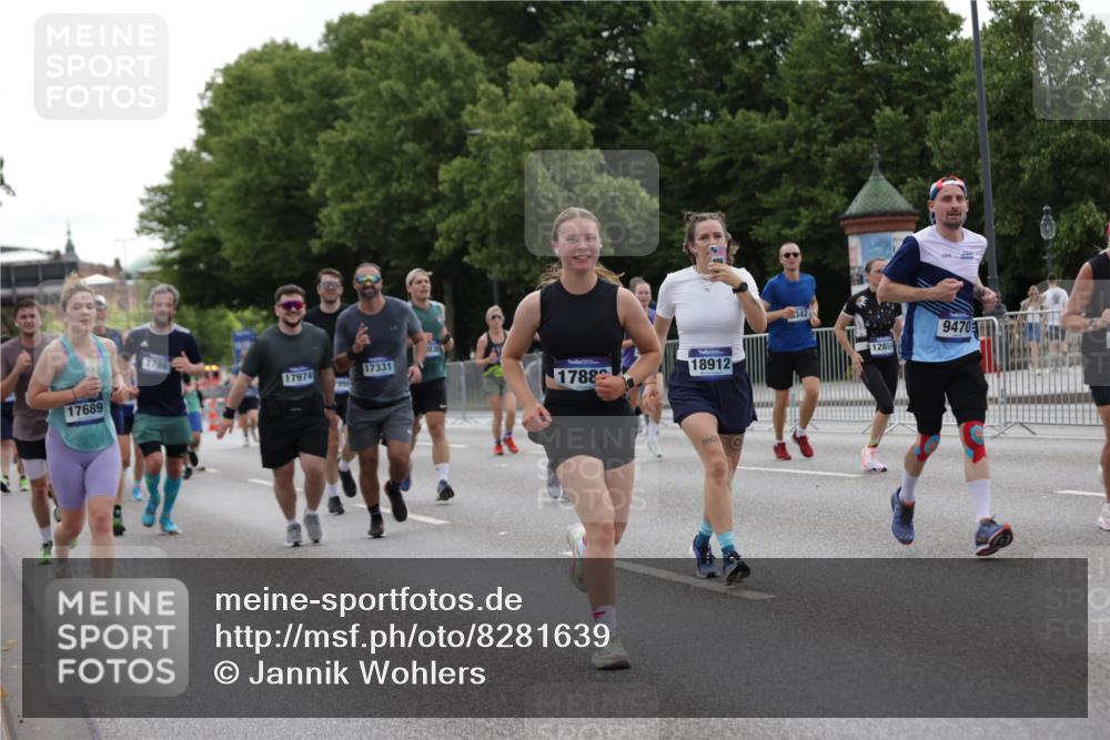 29.06.2025 - hella hamburg halbmarathon Jannik Wohlers http://msf.ph/oto/8281639 29.06.2025 10:35:07 Lombardsbrücke 1786, 1821, 2001, 2198, 2787, 3958, 4333, 4703, 4704, 4965, 5147, 5240, 5793, 6029, 6365, 6381, 6746, 6859, 6867, 7382, 8249, 8296, 8567, 9342, 9470, 9803, 9806, 10393, 10531, 10565, 10652, 11838, 11839, 12026, 12326, 12338, 12851, 13240, 13505, 13805, 14684, 15032, 15211, 15601, 16690, 16710, 17289, 17331, 17689, 17868, 17883, 17935, 17974, 17998, 18036, 18269, 18292, 18361, 18912, 19061 meine-sportfotos.de