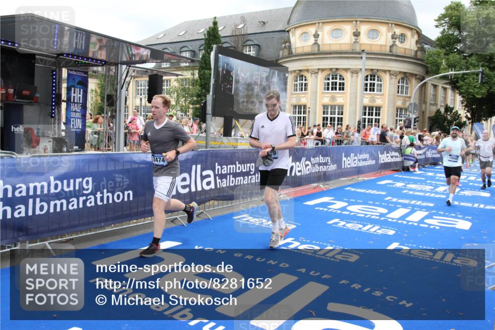 29.06.2025 - hella hamburg halbmarathon Michael Strokosch http://msf.ph/oto/8281652 29.06.2025 10:54:39 Ziel 1125, 2474, 5259, 8798, 9012, 10040, 10368, 10376, 12489, 12607, 17765 meine-sportfotos.de