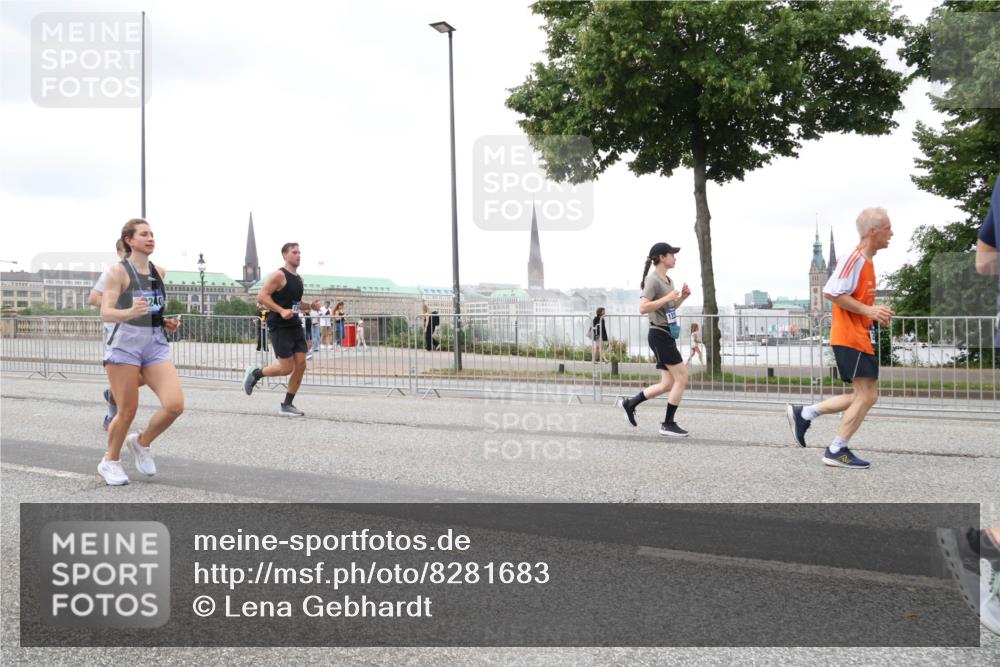 29.06.2025 - hella hamburg halbmarathon Lena Gebhardt http://msf.ph/oto/8281683 29.06.2025 10:54:59 Lombardsbrücke 1013, 1198, 2084, 2090, 2244, 2452, 2566, 2586, 2632, 3002, 3274, 4039, 4191, 4192, 5185, 5392, 5500, 5727, 5882, 5993, 6395, 6396, 6839, 6944, 6982, 7219, 7238, 7766, 7986, 8012, 8186, 8403, 8519, 9521, 9596, 10109, 10331, 10458, 10471, 10686, 11033, 11226, 11287, 11567, 11569, 11737, 11788, 11908, 12147, 12148, 12240, 12268, 12270, 12930, 13098, 13272, 13283, 13548, 13944, 13945, 13979, 13980, 14515, 15160 meine-sportfotos.de