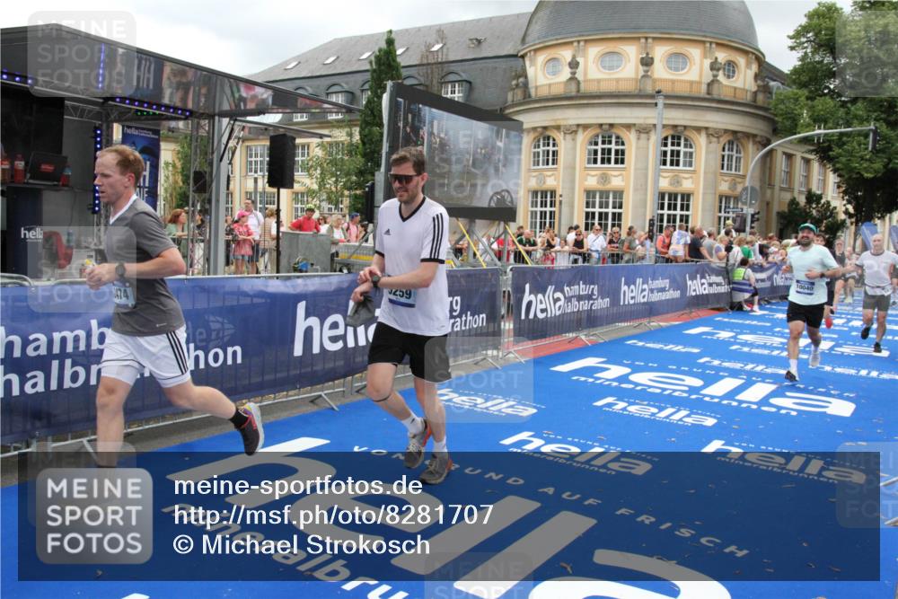 29.06.2025 - hella hamburg halbmarathon Michael Strokosch http://msf.ph/oto/8281707 29.06.2025 10:54:39 Ziel 1125, 2474, 5259, 8798, 9012, 10040, 10368, 10376, 12489, 12607, 17765 meine-sportfotos.de