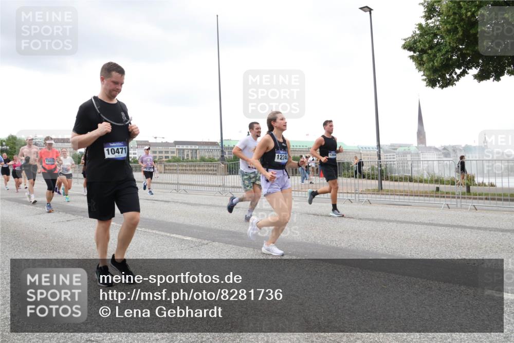 29.06.2025 - hella hamburg halbmarathon Lena Gebhardt http://msf.ph/oto/8281736 29.06.2025 10:54:59 Lombardsbrücke 15029, 818, 10471, 12240, 13944, 1013, 1198, 2084, 2090, 2244, 2452, 2566, 2586, 2632, 3002, 3274, 4039, 4191, 4192, 5185, 5392, 5500, 5727, 5882, 5993, 6395, 6396, 6839, 6944, 6982, 7219, 7238, 7766, 7986, 8012, 8186, 8403, 8519, 9521, 9596, 10109, 10331, 10458, 10471, 10686, 11033, 11226, 11287, 11567, 11569, 11737, 11788, 11908, 12147, 12148, 12240, 12268, 12270, 12930, 13098, 13272, 13283, 13548, 13944, 13945, 13979, 13980, 14515, 15160 meine-sportfotos.de
