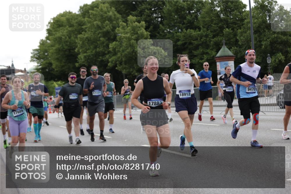 29.06.2025 - hella hamburg halbmarathon Jannik Wohlers http://msf.ph/oto/8281740 29.06.2025 10:35:07 Lombardsbrücke 1786, 1821, 2001, 2198, 2787, 3958, 4333, 4703, 4704, 4965, 5147, 5240, 5793, 6029, 6365, 6381, 6746, 6859, 6867, 7382, 8249, 8296, 8567, 9342, 9470, 9803, 9806, 10393, 10531, 10565, 10652, 11838, 11839, 12026, 12326, 12338, 12851, 13240, 13505, 13805, 14684, 15032, 15211, 15601, 16690, 16710, 17289, 17331, 17689, 17868, 17883, 17935, 17974, 17998, 18036, 18269, 18292, 18361, 18912, 19061 meine-sportfotos.de