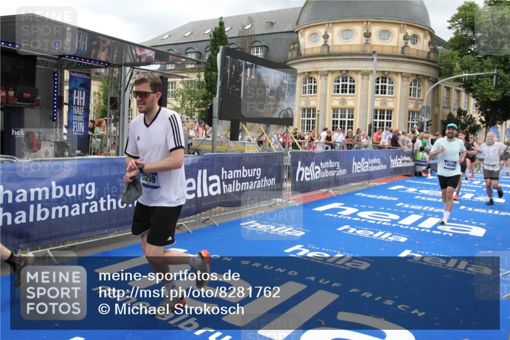 29.06.2025 - hella hamburg halbmarathon Michael Strokosch http://msf.ph/oto/8281762 29.06.2025 10:54:40 Ziel 1125, 2474, 3310, 5259, 7478, 8798, 9012, 10040, 10368, 10376, 12489, 12607, 15389, 15584, 17765, 19000 meine-sportfotos.de