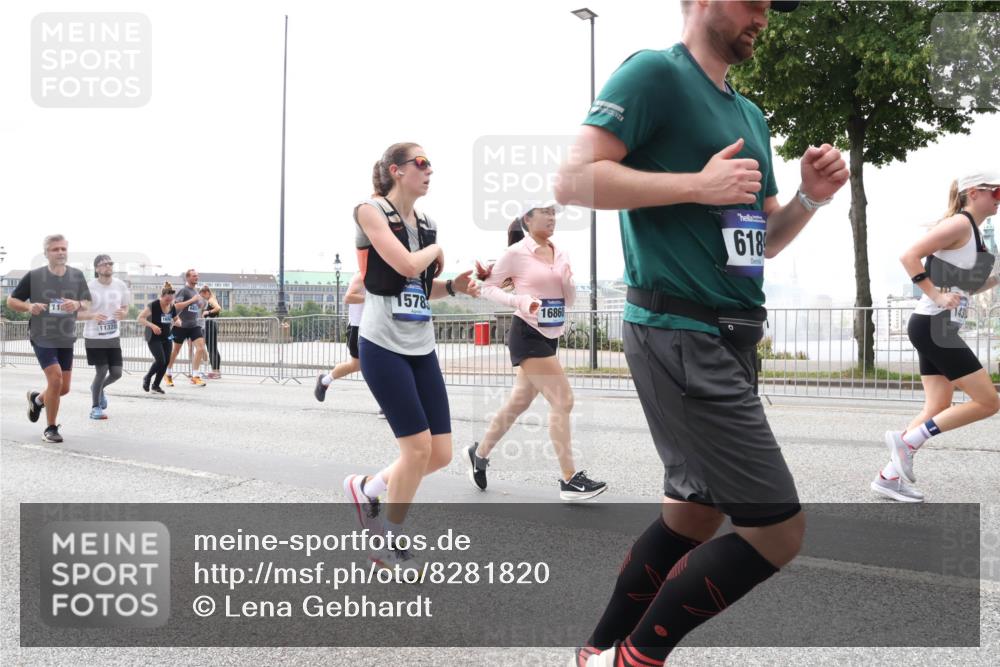 29.06.2025 - hella hamburg halbmarathon Lena Gebhardt http://msf.ph/oto/8281820 29.06.2025 10:35:20 Lombardsbrücke 1578, 11320, 16860, 618, 1430, 1284, 1497, 1717, 1786, 1821, 1849, 2001, 2198, 2376, 2751, 2787, 3409, 3828, 3958, 4333, 4564, 4703, 4704, 4884, 4965, 5027, 5147, 5240, 5531, 5793, 6029, 6189, 6365, 6379, 6381, 6397, 6471, 6746, 6803, 6859, 6867, 7267, 7299, 7382, 7927, 8249, 8296, 8567, 9248, 9342, 9470, 10358, 10393, 10464, 10531, 10565, 10606, 11233, 11320, 11359, 11565, 11838, 11839, 11886, 12019, 12026, 12062, 12326, 12764 meine-sportfotos.de