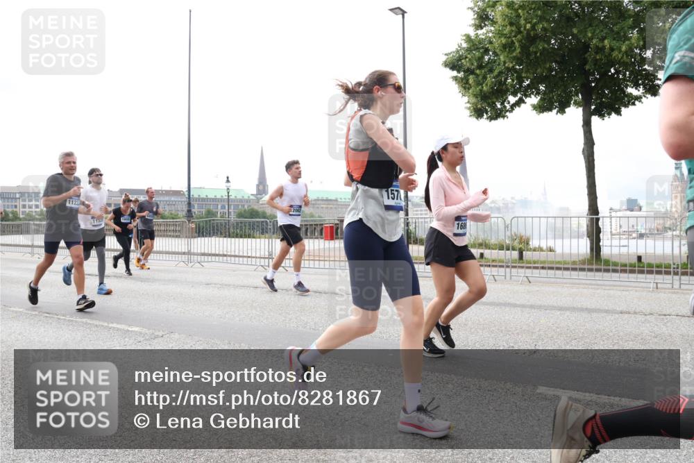 29.06.2025 - hella hamburg halbmarathon Lena Gebhardt http://msf.ph/oto/8281867 29.06.2025 10:35:21 Lombardsbrücke 11233, 11320, 2062, 157, 168, 1284, 1497, 1717, 1786, 1821, 1849, 2001, 2198, 2376, 2751, 2787, 3409, 3828, 3958, 4333, 4564, 4703, 4704, 4884, 4965, 5027, 5147, 5240, 5531, 5793, 6029, 6189, 6365, 6379, 6381, 6397, 6471, 6746, 6803, 6859, 6867, 7267, 7299, 7382, 7927, 8249, 8296, 8567, 9248, 9342, 9470, 10358, 10393, 10464, 10531, 10565, 10606, 10652, 11233, 11320, 11359, 11565, 11838, 11839, 11886, 12019, 12026, 12062, 12326 meine-sportfotos.de