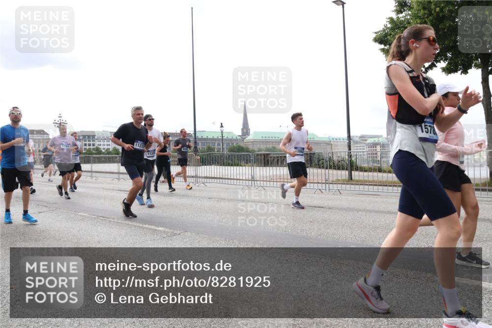29.06.2025 - hella hamburg halbmarathon Lena Gebhardt http://msf.ph/oto/8281925 29.06.2025 10:35:21 Lombardsbrücke 11233, 12062, 1284, 11320, 1578, 1284, 1497, 1717, 1786, 1821, 1849, 2001, 2198, 2376, 2751, 2787, 3409, 3828, 3958, 4333, 4564, 4703, 4704, 4884, 4965, 5027, 5147, 5240, 5531, 5793, 6029, 6189, 6365, 6379, 6381, 6397, 6471, 6746, 6803, 6859, 6867, 7267, 7299, 7382, 7927, 8249, 8296, 8567, 9248, 9342, 9470, 10358, 10393, 10464, 10531, 10565, 10606, 10652, 11233, 11320, 11359, 11565, 11838, 11839, 11886, 12019, 12026, 12062, 12326 meine-sportfotos.de