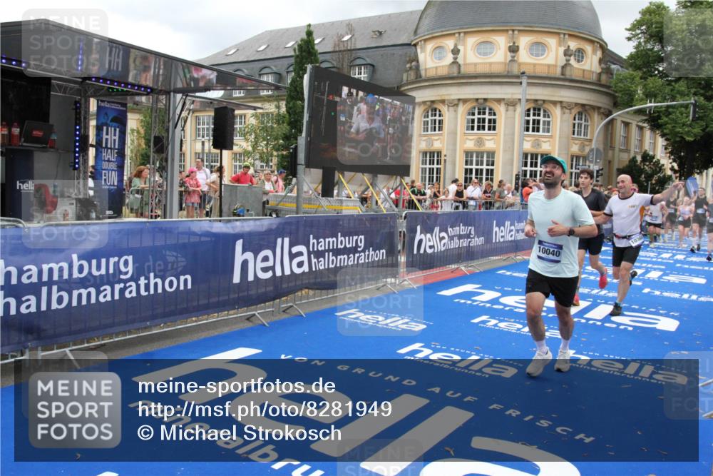 29.06.2025 - hella hamburg halbmarathon Michael Strokosch http://msf.ph/oto/8281949 29.06.2025 10:54:41 Ziel 1125, 1496, 2474, 3310, 5259, 7478, 9012, 10040, 10368, 10376, 12489, 15389, 15584, 17765, 19000 meine-sportfotos.de
