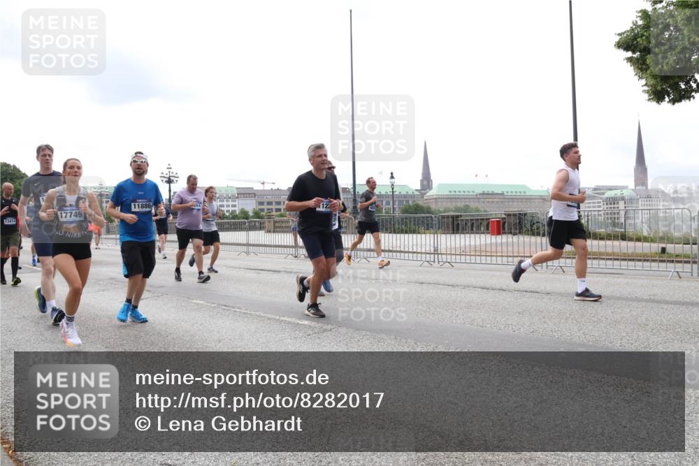 29.06.2025 - hella hamburg halbmarathon Lena Gebhardt http://msf.ph/oto/8282017 29.06.2025 10:35:21 Lombardsbrücke 13414, 17749, 11886, 12, 1284, 1497, 1717, 1786, 1821, 1849, 2001, 2198, 2376, 2751, 2787, 3409, 3828, 3958, 4333, 4564, 4703, 4704, 4884, 4965, 5027, 5147, 5240, 5531, 5793, 6029, 6189, 6365, 6379, 6381, 6397, 6471, 6746, 6803, 6859, 6867, 7267, 7299, 7382, 7927, 8249, 8296, 8567, 9248, 9342, 9470, 10358, 10393, 10464, 10531, 10565, 10606, 10652, 11233, 11320, 11359, 11565, 11838, 11839, 11886, 12019, 12026, 12062, 12326 meine-sportfotos.de